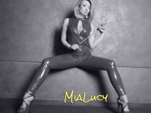 MiaLucy Elles Mouillent
