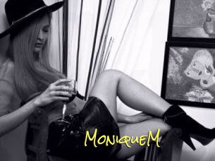 MoniqueM