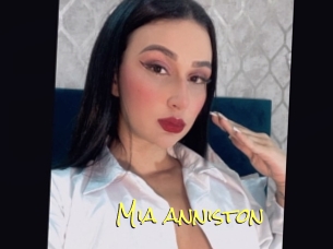 Mia_anniston