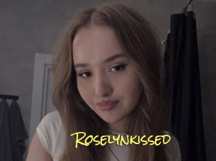 Roselynkissed